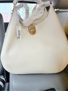 Elegant Cream Shoulder Bag with Gold Accent